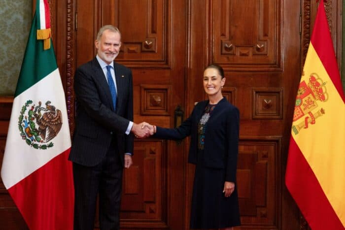 Aristegui en Vivo: INE da luz verde a dos nuevos partidos y niega tres registros; Inzunza reaparece; Sheinbaum recibe al rey Felipe (26/06/2026)