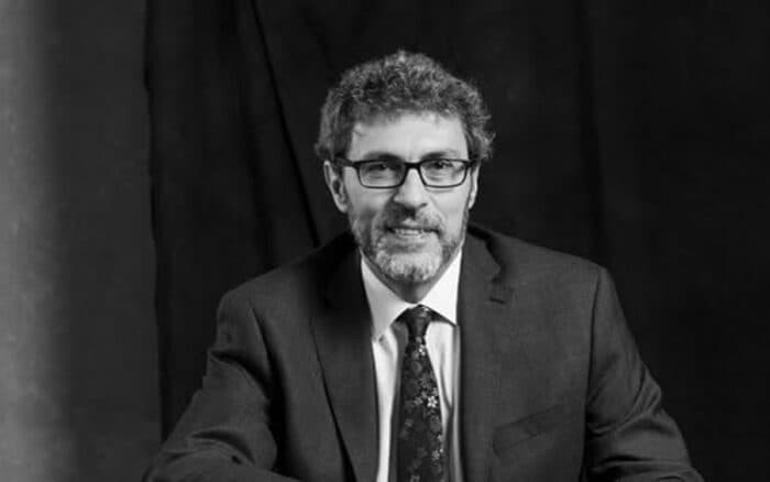 Miguel Alcubierre: Mientras estudio la teoría general de la relatividad trato de tocar las estrellas