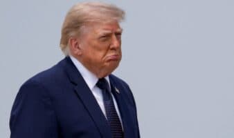 Trump amenaza a Canadá con más aranceles por incendios que afectan a EE. UU.