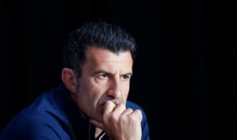 Figo pide la dimisión de Infantino: 'el comportamiento más bajo y cobarde que he visto'