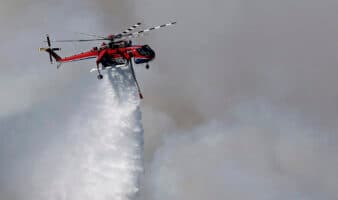 Dos muertos y dos heridos al chocar helicópteros que combatían incendio en Grecia