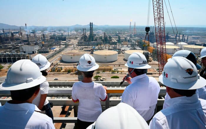 Pemex 'regala' crudo a refinación para mejorar sus resultados financieros: Barnés
