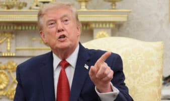 Trump llama 'falsa reportera' a periodista de CNN y la Casa Blanca arremete: 'Tus hijos se avergonzarán'