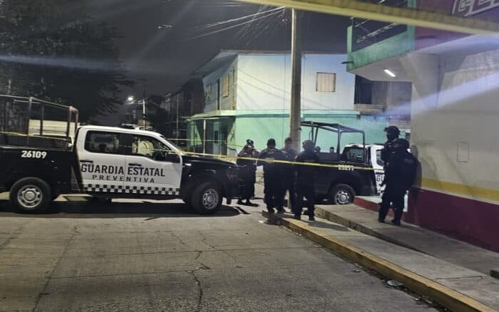 Ataque armado en cancha deportiva de la capital de Chiapas deja tres jóvenes muertos y dos heridos, entre ellos un menor de edad