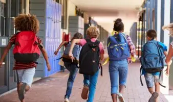 Florida restringe la IA en escuelas y universidades ante crecientes preocupaciones en EE.UU.