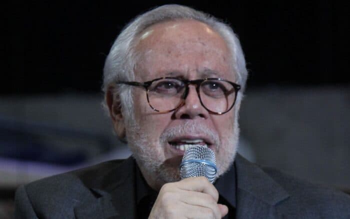 Detienen a Luis de Llano por negarse a ofrecer disculpa a Sasha Sokol y cumplir sentencia