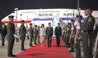 Presidente surcoreano llega a México en visita de Estado; se reunirá con Sheinbaum