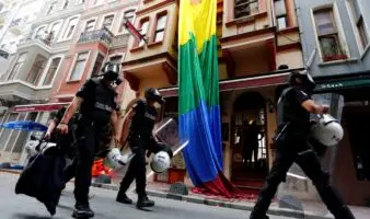 Turquía cierra web LGBTI y cuentas de activistas de derechos humanos
