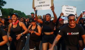 Una ola de feminicidios dispara las alarmas en Sudáfrica