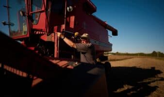 Precios de diésel y fertilizantes ponen a prueba apoyo de agricultores de EEUU a los republicanos