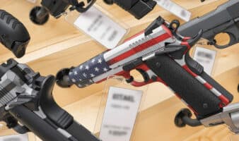Jóvenes de EE.UU., entre proveedores de armas de cárteles mexicanos: The New York Times