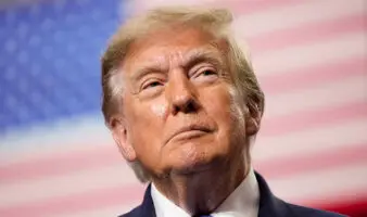 Cheques de 5,000 dólares y un número personal filtrado: ¿un impulso electoral desesperado de Trump?