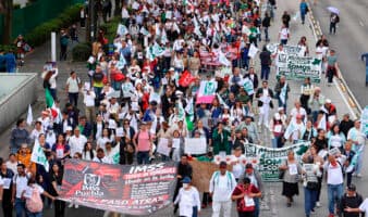 Lo mejor de Aristegui en Vivo: IMSS modifica modalidad 40; disidencia convoca a megamarcha; aprueban reforma a propiedad industrial (22/10/2026)