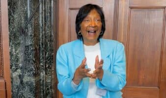 Lo mejor de Aristegui en Vivo: Navi Pillay gana Nobel de la Paz 2026; exfuncionario de Michoacán y familia, procesados por extorsión con IA ; suspenden actividades en Jalisco y Guerrero por 'Simón' (09/10/2026)