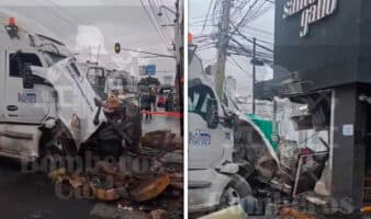 Pipa de agua se impacta contra comercio en Iztapalapa; no hay personas lesionadas